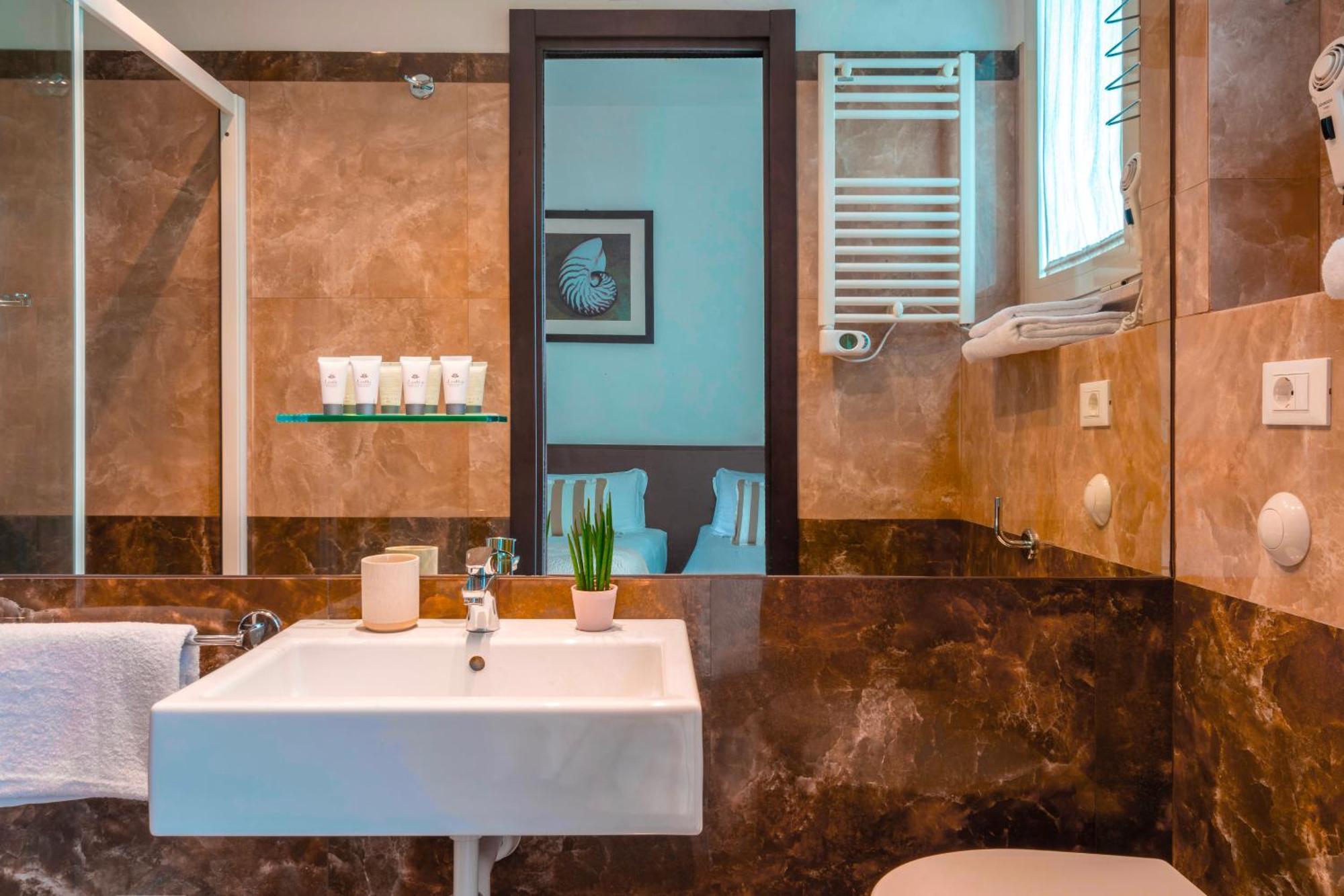 Hotel Carmen Riccione Eksteriør bilde