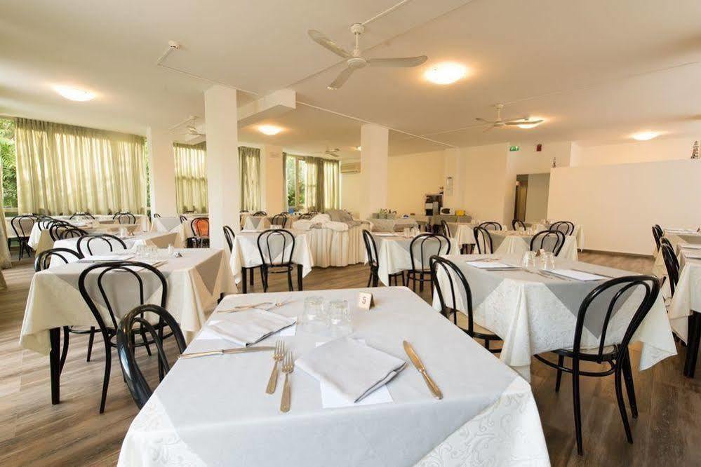 Hotel Carmen Riccione Eksteriør bilde