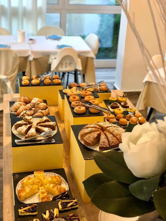 Hotel Carmen Riccione Eksteriør bilde